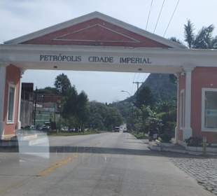 Ortseingang von Petropolis