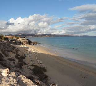Strand links vom Hotel