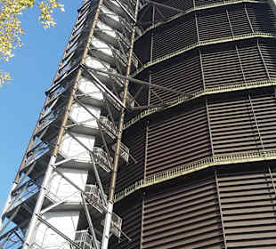 Blick mit traumhaftem Wetter auf das Gasometer