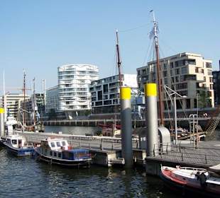Im Traditionsschiffhafen von Hamburg