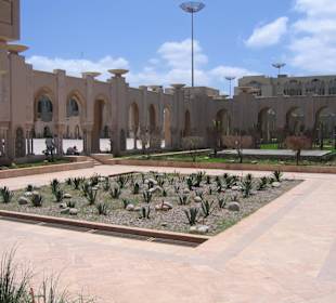 Gartenanlage vor der Moschee