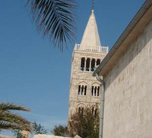 Eine der alten Kirchen von Rab