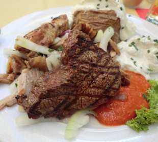 Filetteller mit Rinder- und Schweinefilet