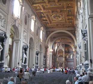 Innenansicht der Basilika
