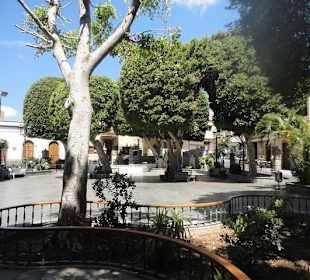 Platz vor der Kirche