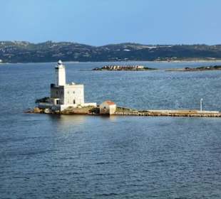 Leutturm an der Hafeneinfahrt Lido del Sole