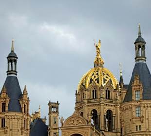 Grandioses Ensemble von Türmen