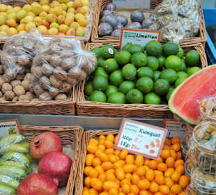 Rundgang durch die Markthalle am Carlsplatz