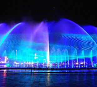 Pokaz świetlny na wodzie