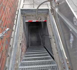 Die letzte Treppe vor der Besucher-Plattform