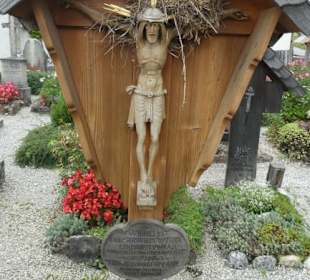 Im Friedhof der Kirche St. Sebastian in Ramsau