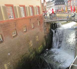 Wasserfall in der Stadt