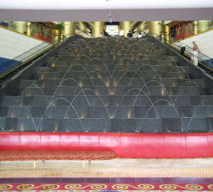 Wasserspiele in der Eingangshalle