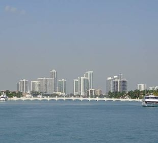 Skyline vom Wasser her