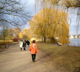 An einem sonnigen Tag in an der Alster in Hamburg