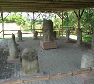 Skulpturen aus Gräbern