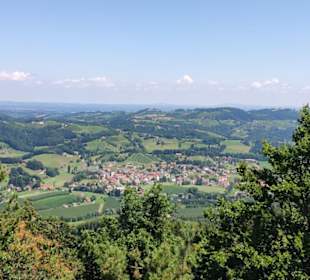 Blick hinunter auf Leutschach