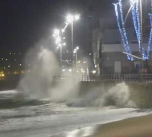Stürmische Nacht an Strandpromenade Las Canteras