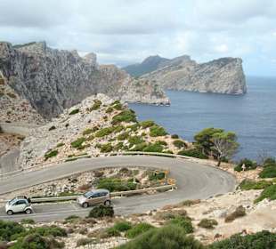 Schmale Straße nach oben