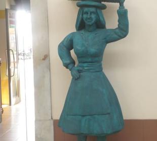 Statue in der Markthalle