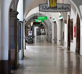 Die Laubengasse am frühen Morgen
