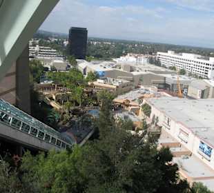 Mit der Rolltreppe zu einem anderen Bereich