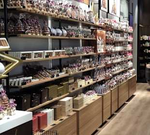 Rundgang durch die Läderach-Filiale in Köln