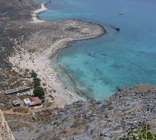 Blick von der Festung auf den Strand.