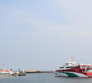 Halunder Jet im Südhafen von Helgoland