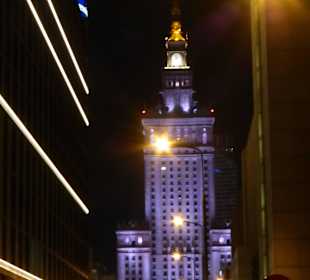 Der Kulturpalast bei Nacht