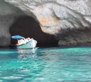 Fahrt mit Fischerbooten duch die Grotten