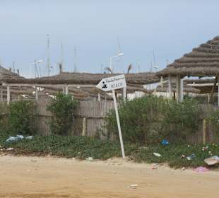 Dreckiger Hotelstrand