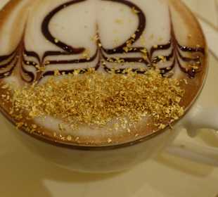 Cappuccino mit Blattgold