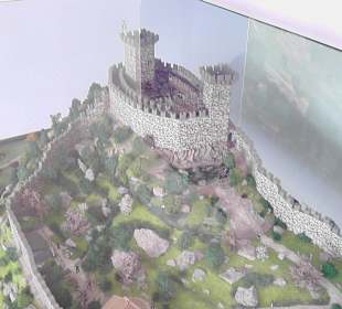 Ein riesige Burg thronte hier im MIttelalter