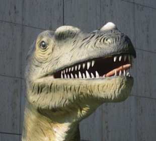 Grüßonkel vor dem Bürgermeister-Müller-Museum