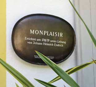 Das Schild von Monplaisir in der Eremitage