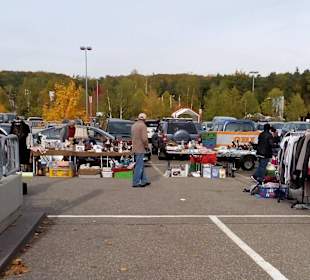 Flohmarkt auf dem Pfalz-Center Parkplatz