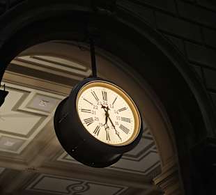 Schöne Uhr am Bahnhof