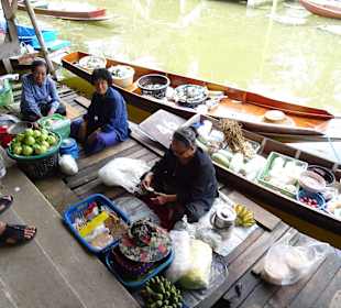 Floating Markt Thakha
