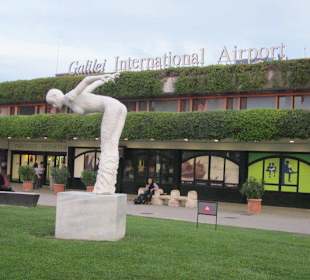 Airport Pisa
