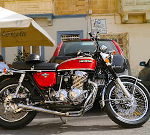 Bikes infront of Cafe Du Brazil