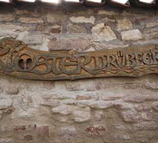 Hinweis an der Klostermauer