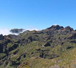 Der Blick zum Pico do Arieiro am Horizont