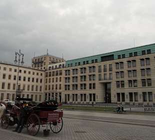 Obok Bramy Brandenburskiej