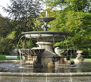 Ansichten des Marcus-Brunnen im Bürgerpark