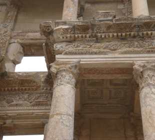 Säule an der Celsus Bibliothek