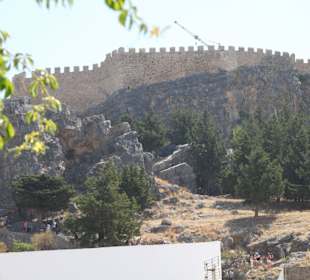 Von der Einkaufsstrasse Blick auf die Akropolis