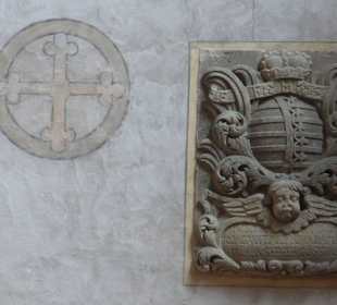 Steinrelief und Wandbemalung in der Marienkirche