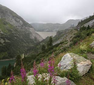 Blick zur Staumauer