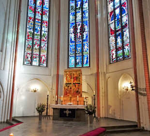 Der Altarraum von St. Jacobi